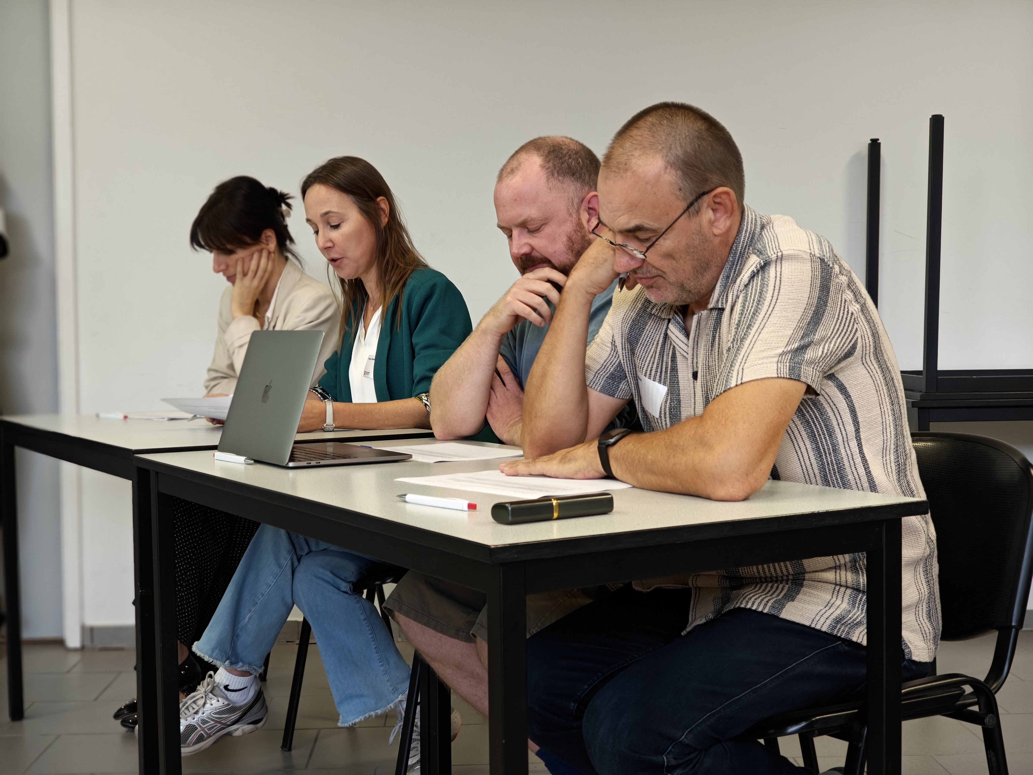 Jury during live round